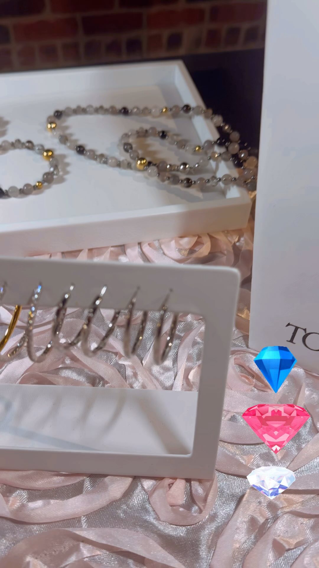 “✨ Don’t stop ‘til you get enough… of this jaw-dropping jewelry! 💎✨ From shimmering pavé DiAmi to statement styles that sparkle all night, these pieces are here to turn heads! 

#JewelryGoals #CantGetEnough #TocaraStyle #ShineOn“✨